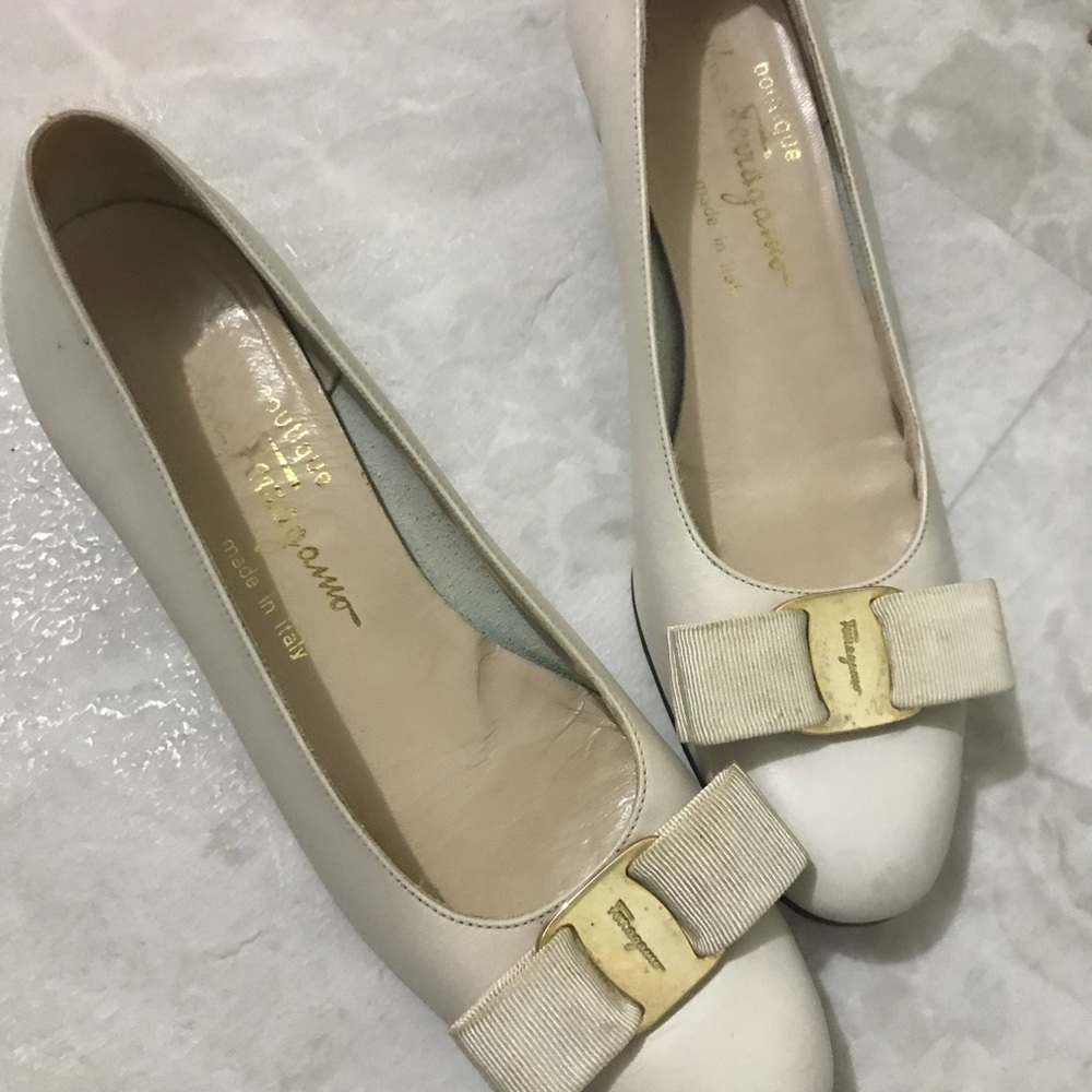 Salvatore ferragamo cream white shoes size 6
